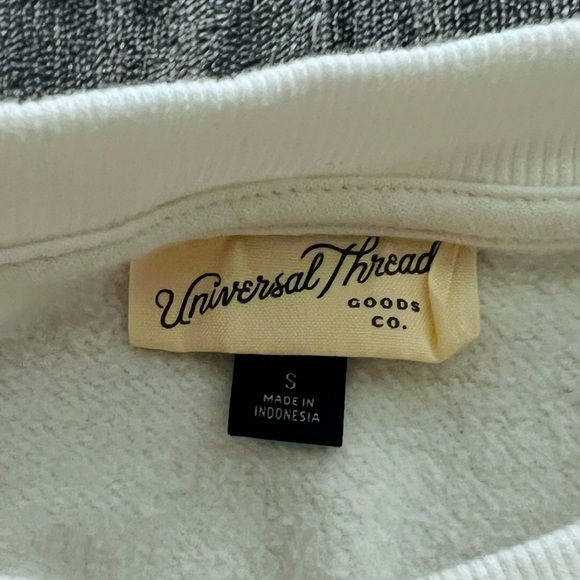 Cropped White Pullover Sweater - Picture 4 of 5